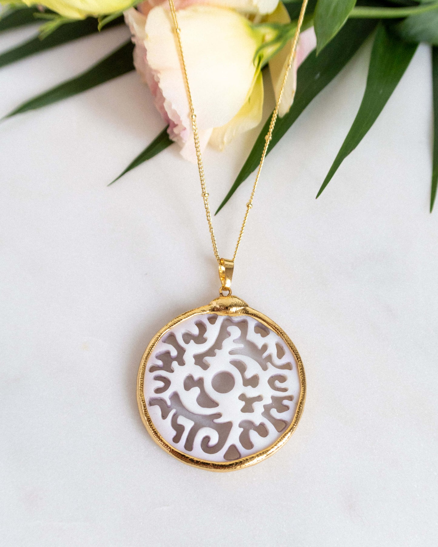 colier frumos cadou pandant din sidef de scoica love and stars jewels