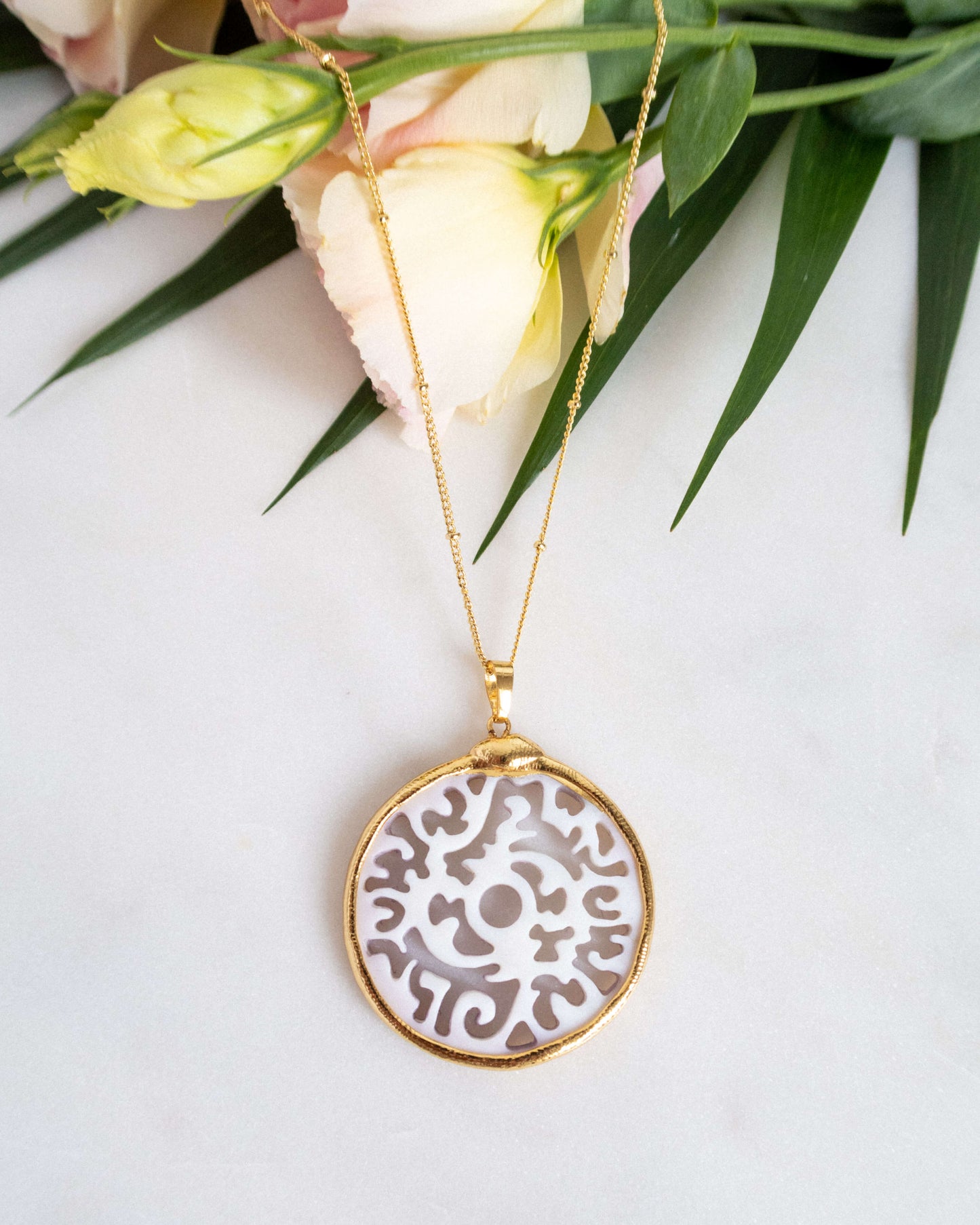 colier frumos cadou pandant din sidef de scoica love and stars jewels
