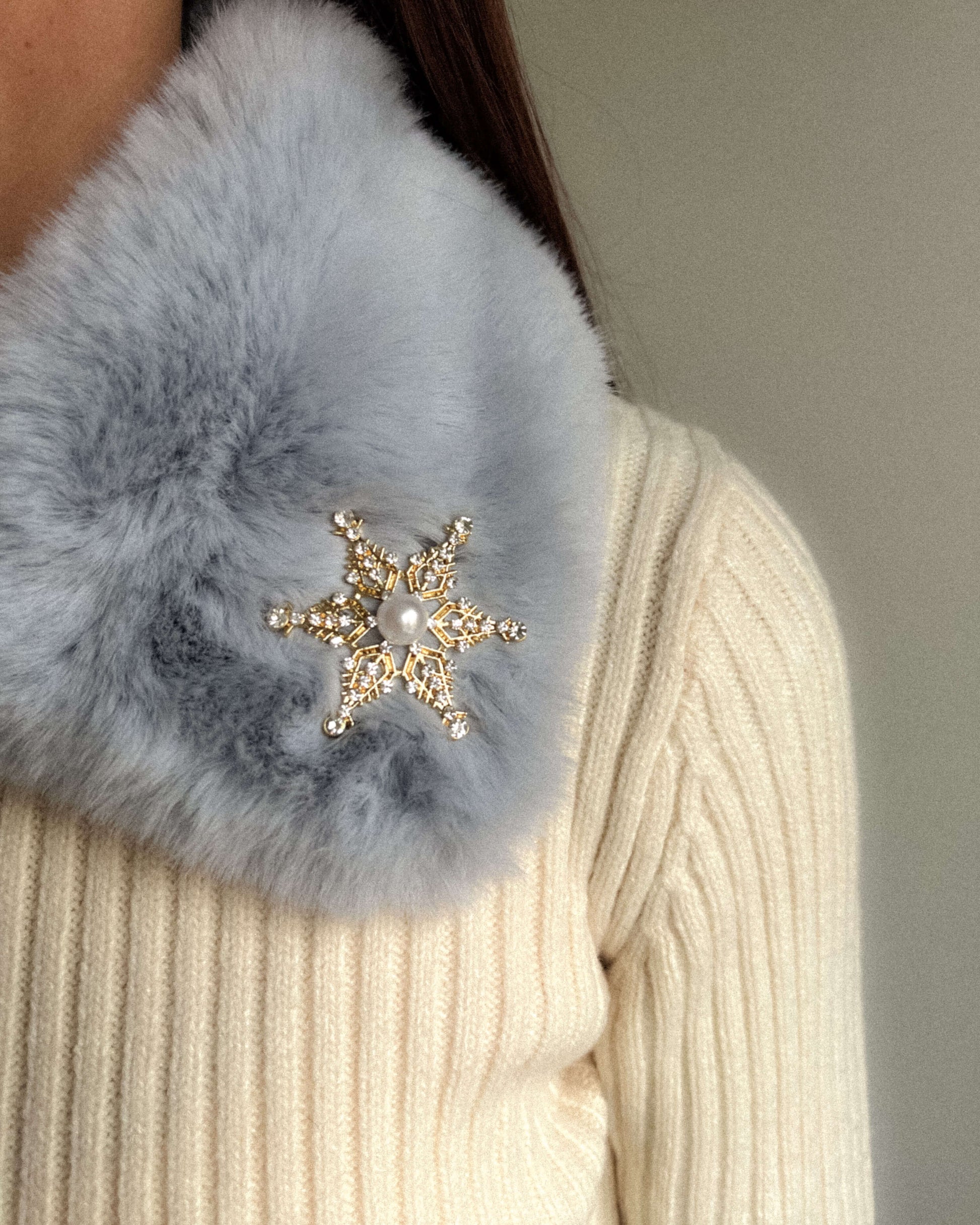 Broșă fulg de zăpadă cadou Crăciun 2023 Love and Stars Jewels