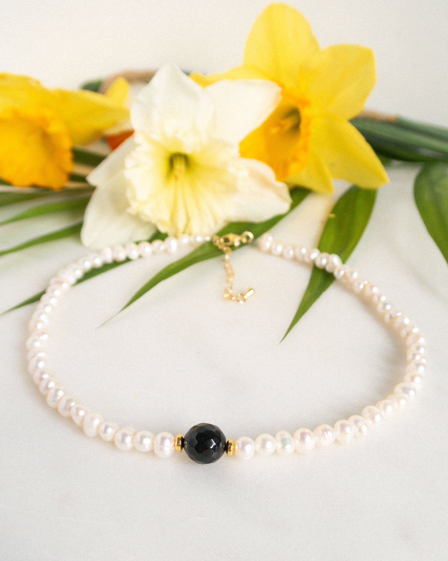 Colier la baza gatului din perle naturale si onix Love and Stars Jewels