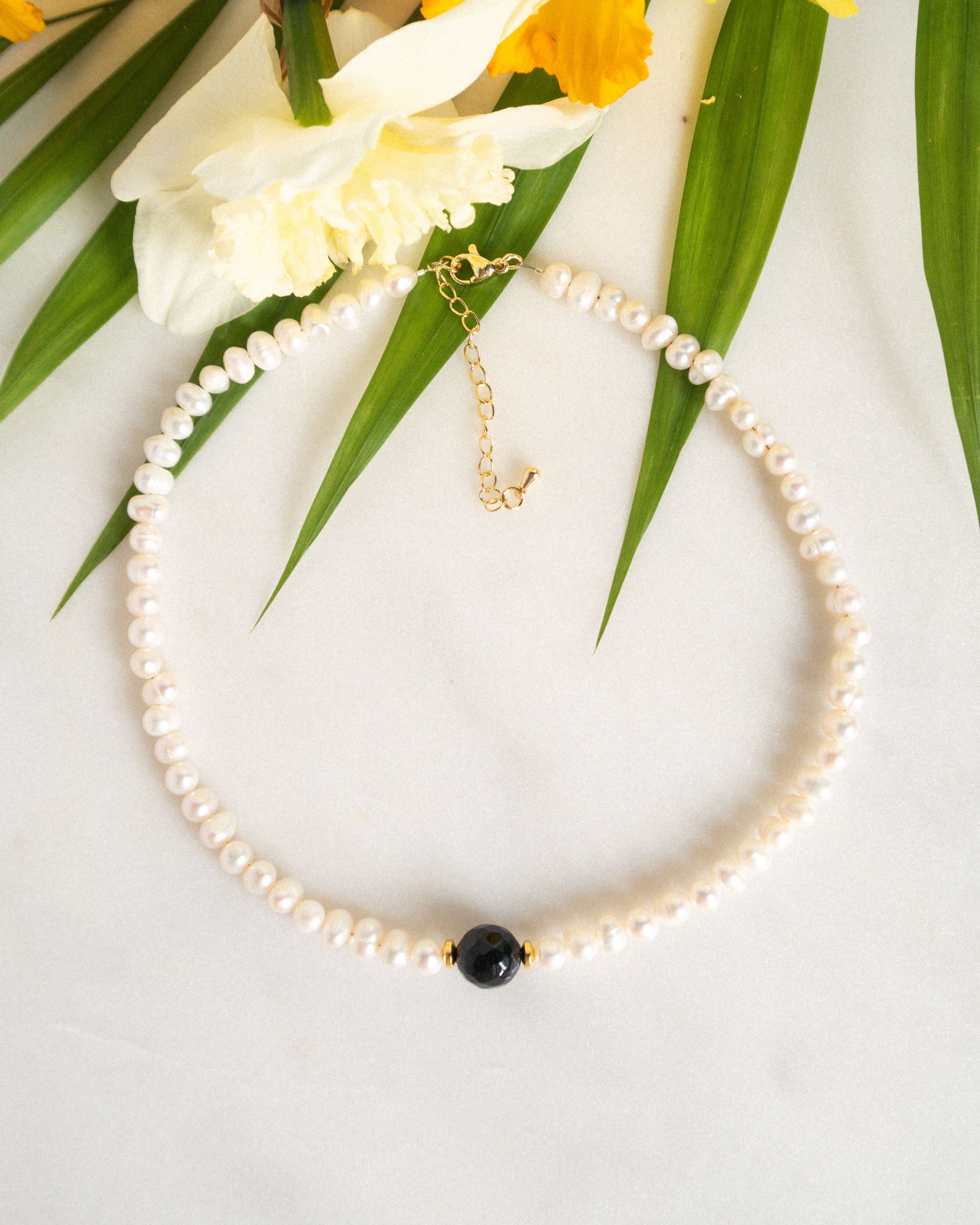 Colier la baza gatului din perle naturale si onix Love and Stars Jewels