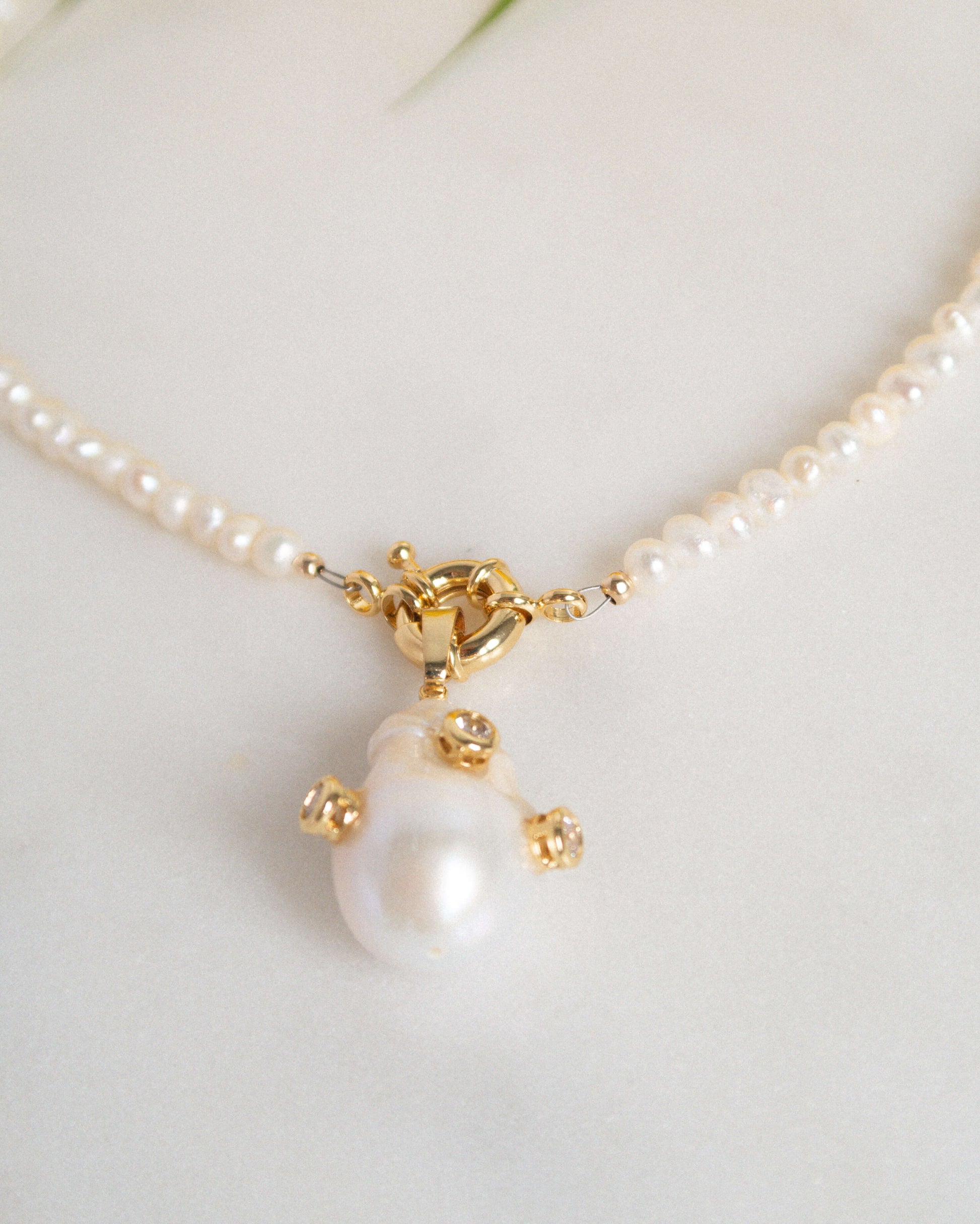 Colier la baza gâtului din perle naturale pandant perla baroc Love and Stars Jewels