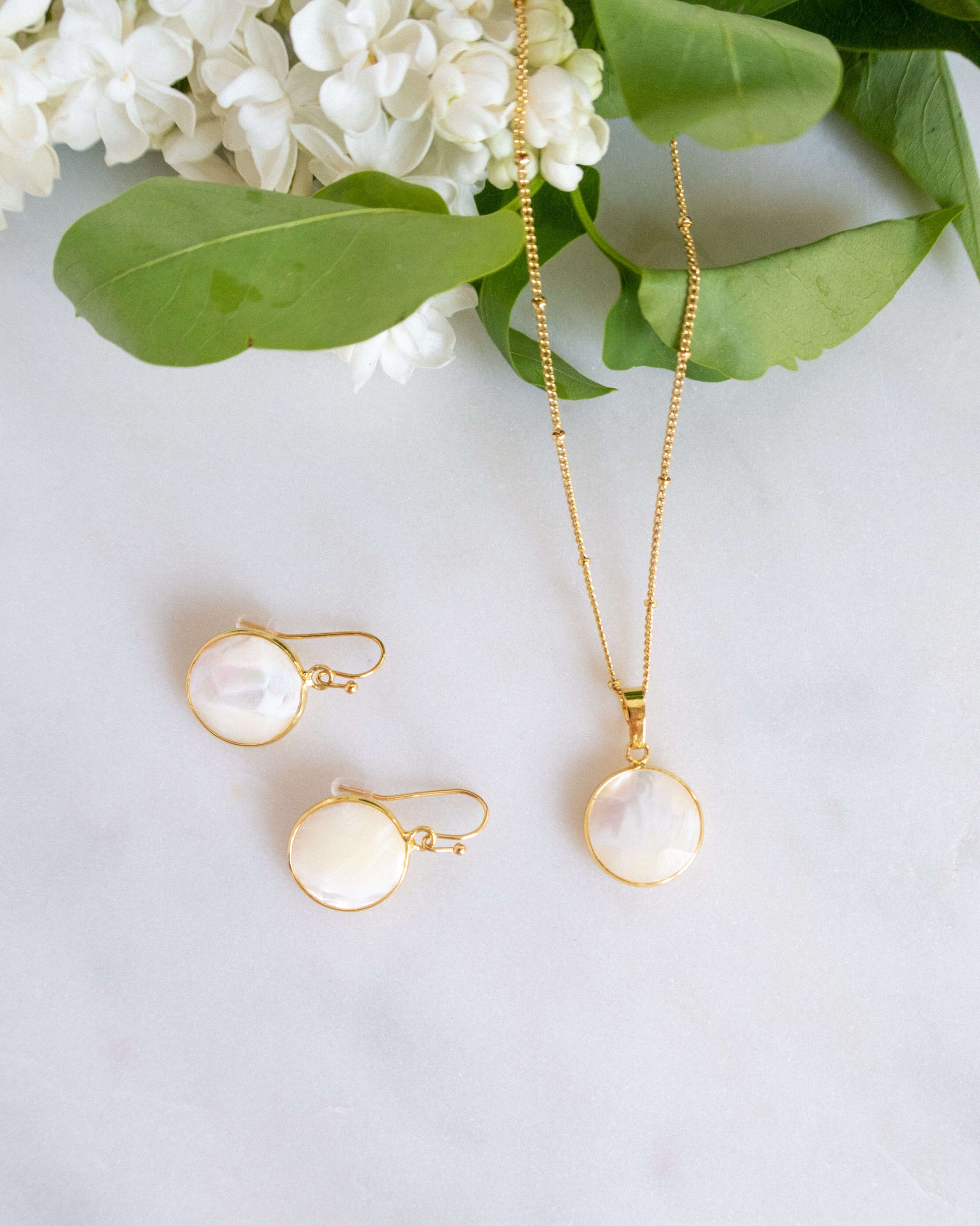 Cercei foarte usori sidef de scoica cu tortita Love and Stars Jewels