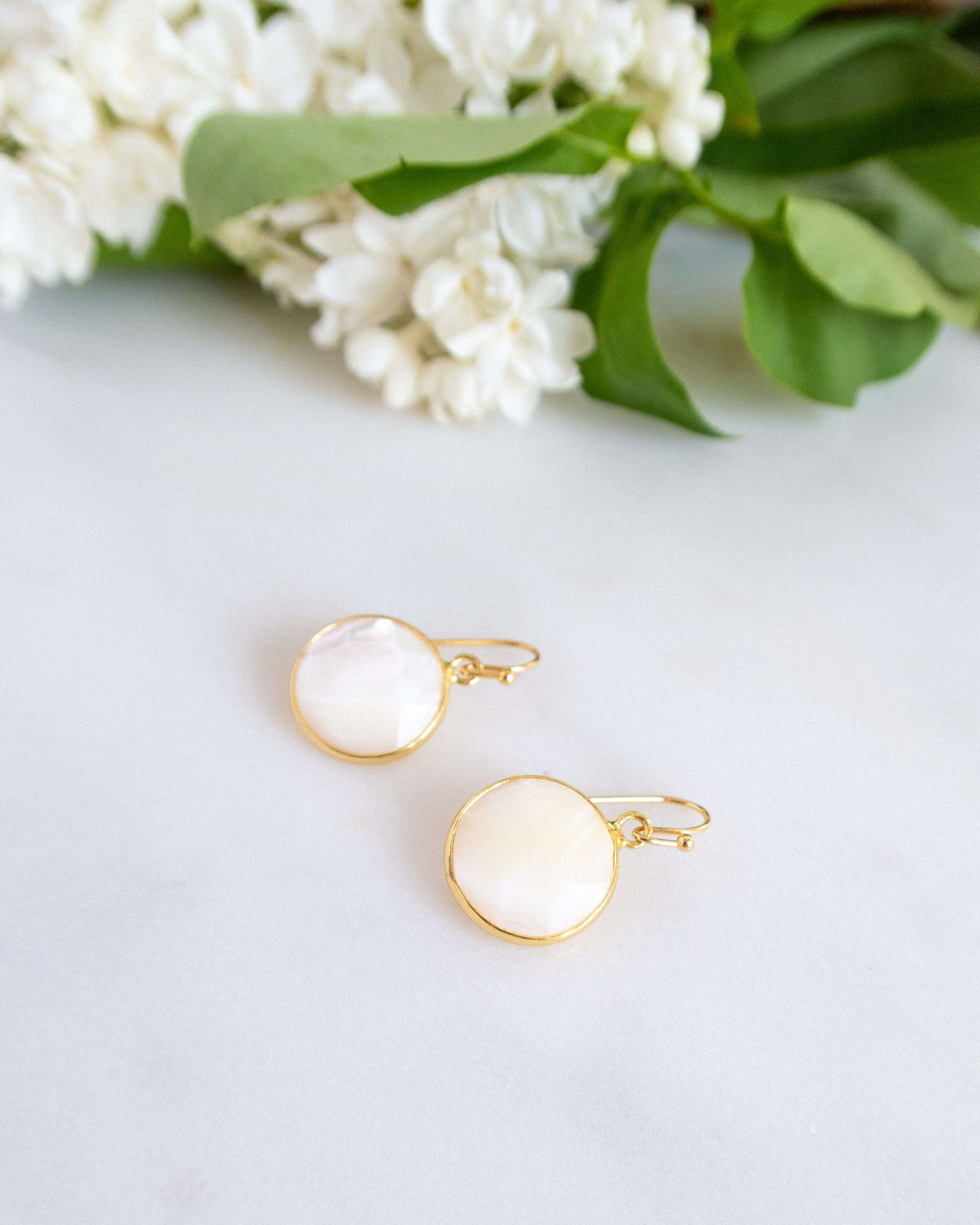 Cercei foarte usori sidef de scoica cu tortita Love and Stars Jewels