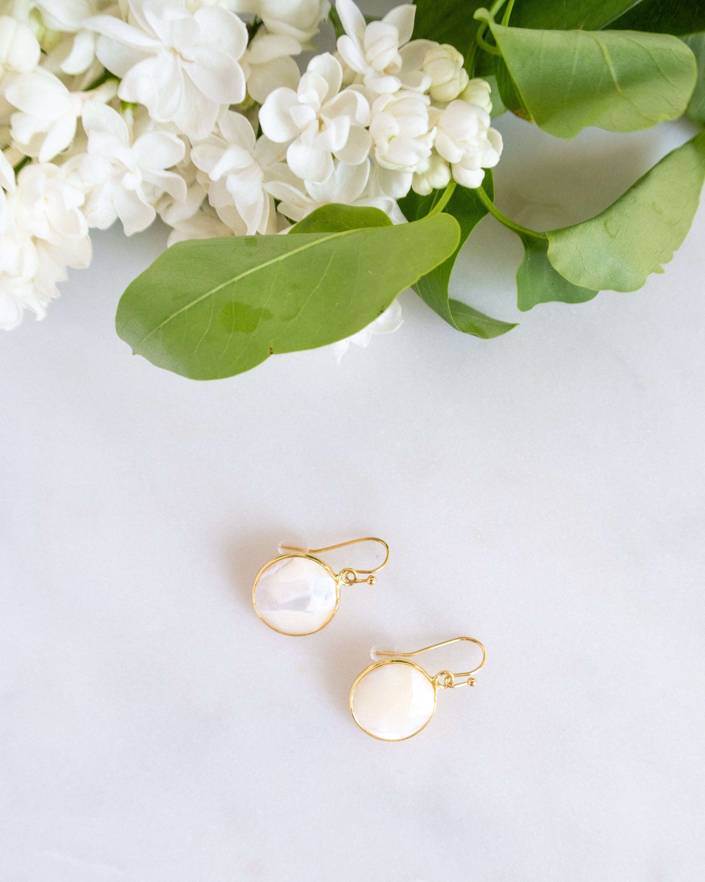 Cercei foarte usori sidef de scoica cu tortita Love and Stars Jewels