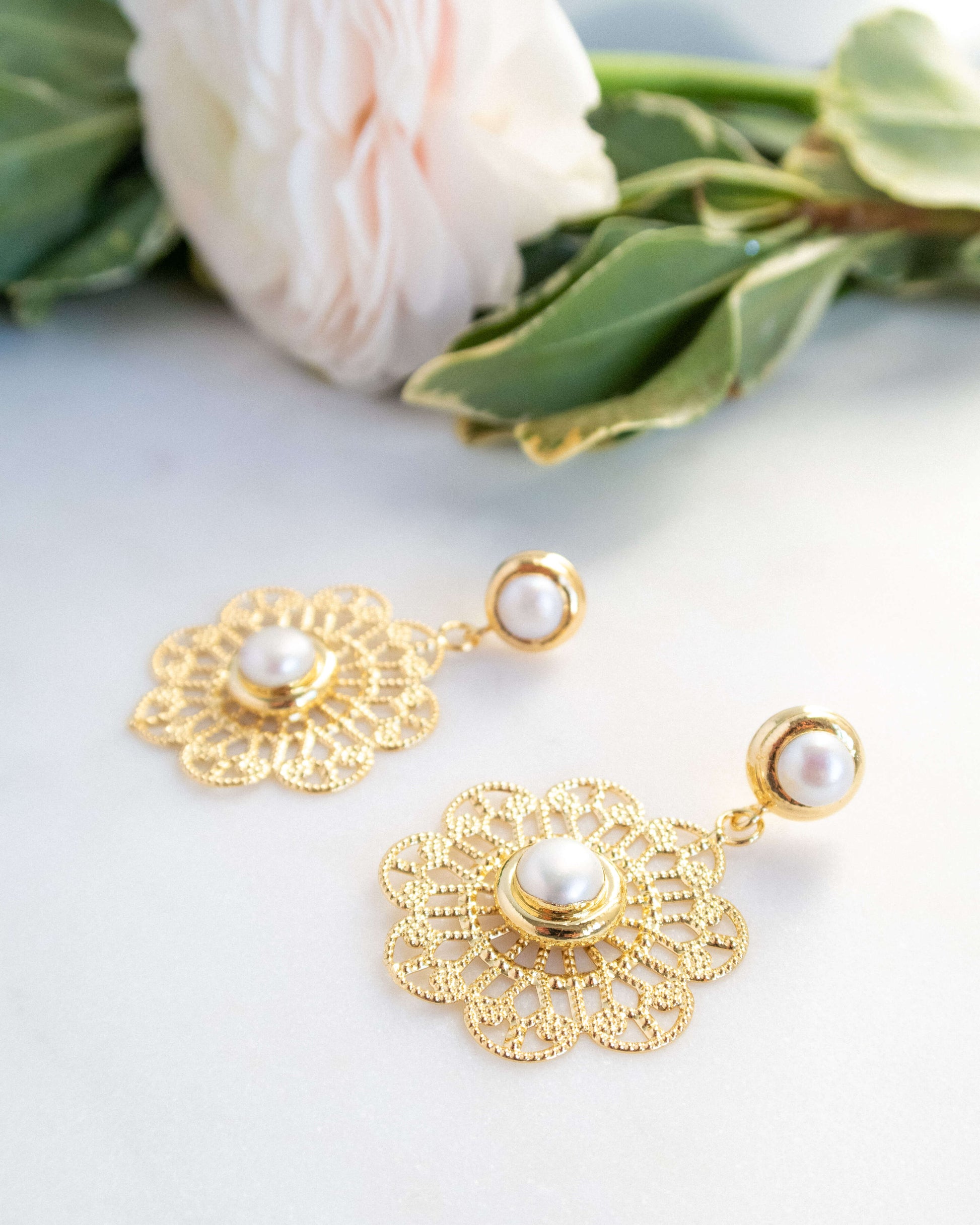 Cercei foarte usori perle naturale flori cadou pentru sotie love and stars jewels