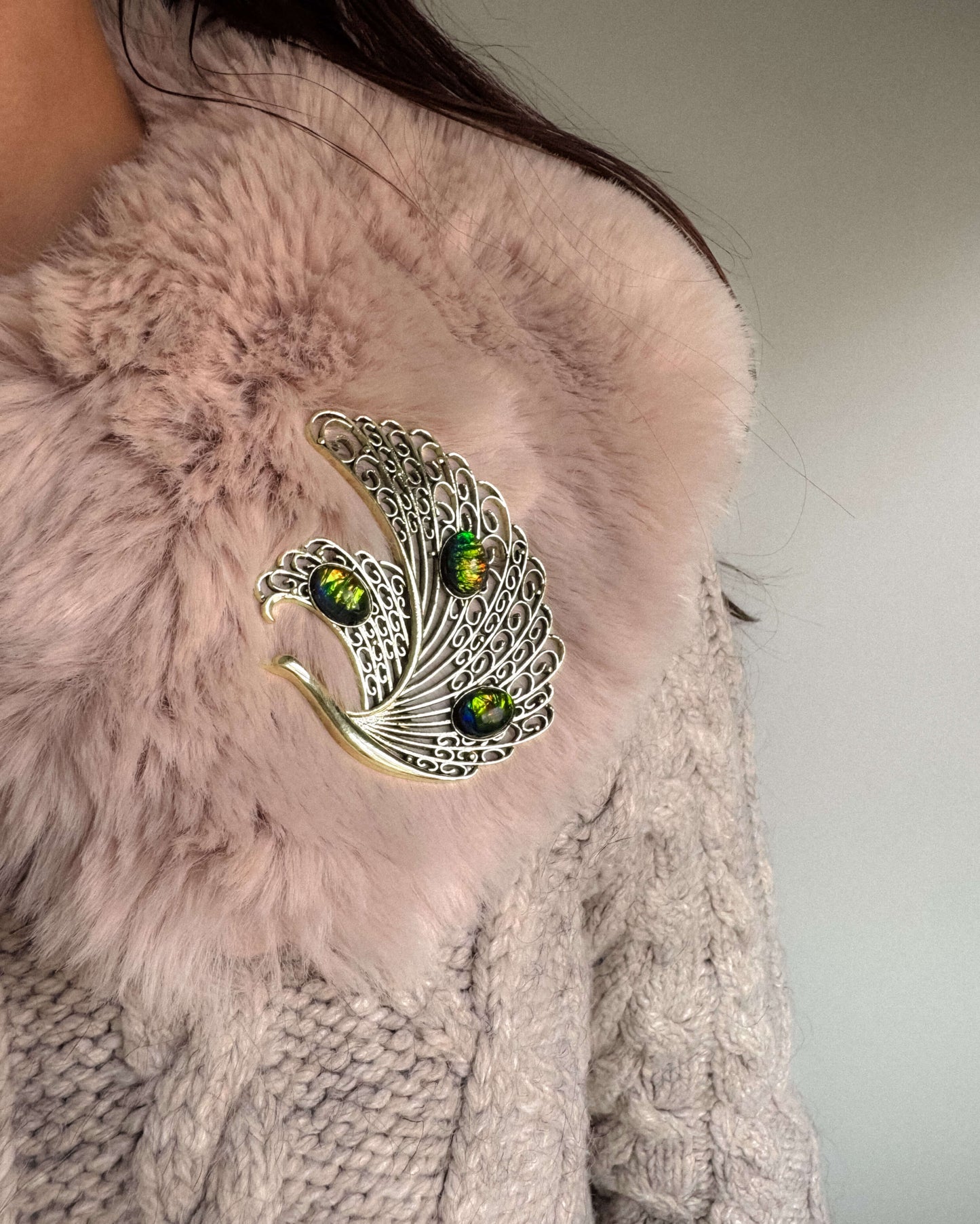 Broșă lebădă cadou de martisor love and stars jewels