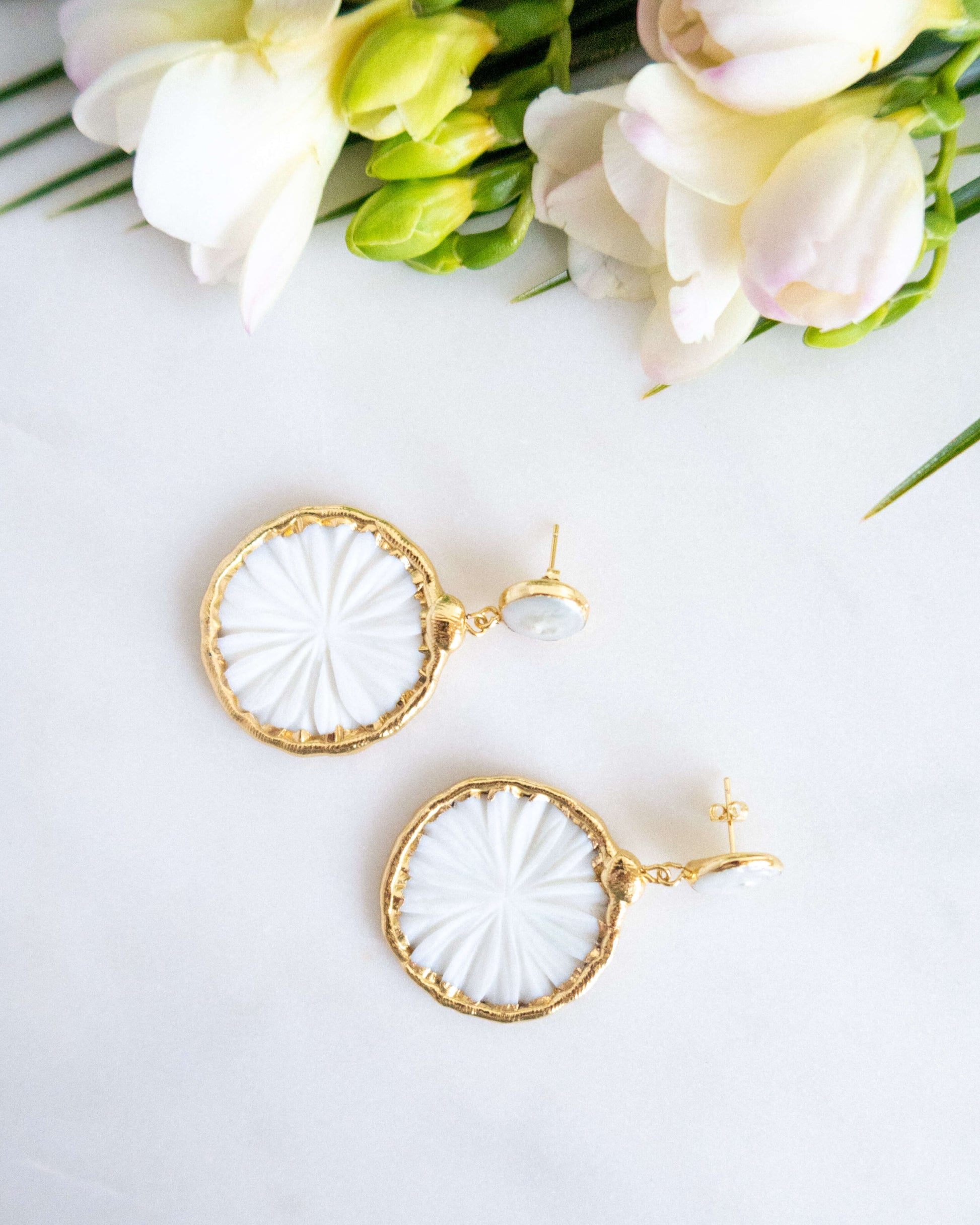 Cercei rotunzi sidef de scoica love and stars jewels