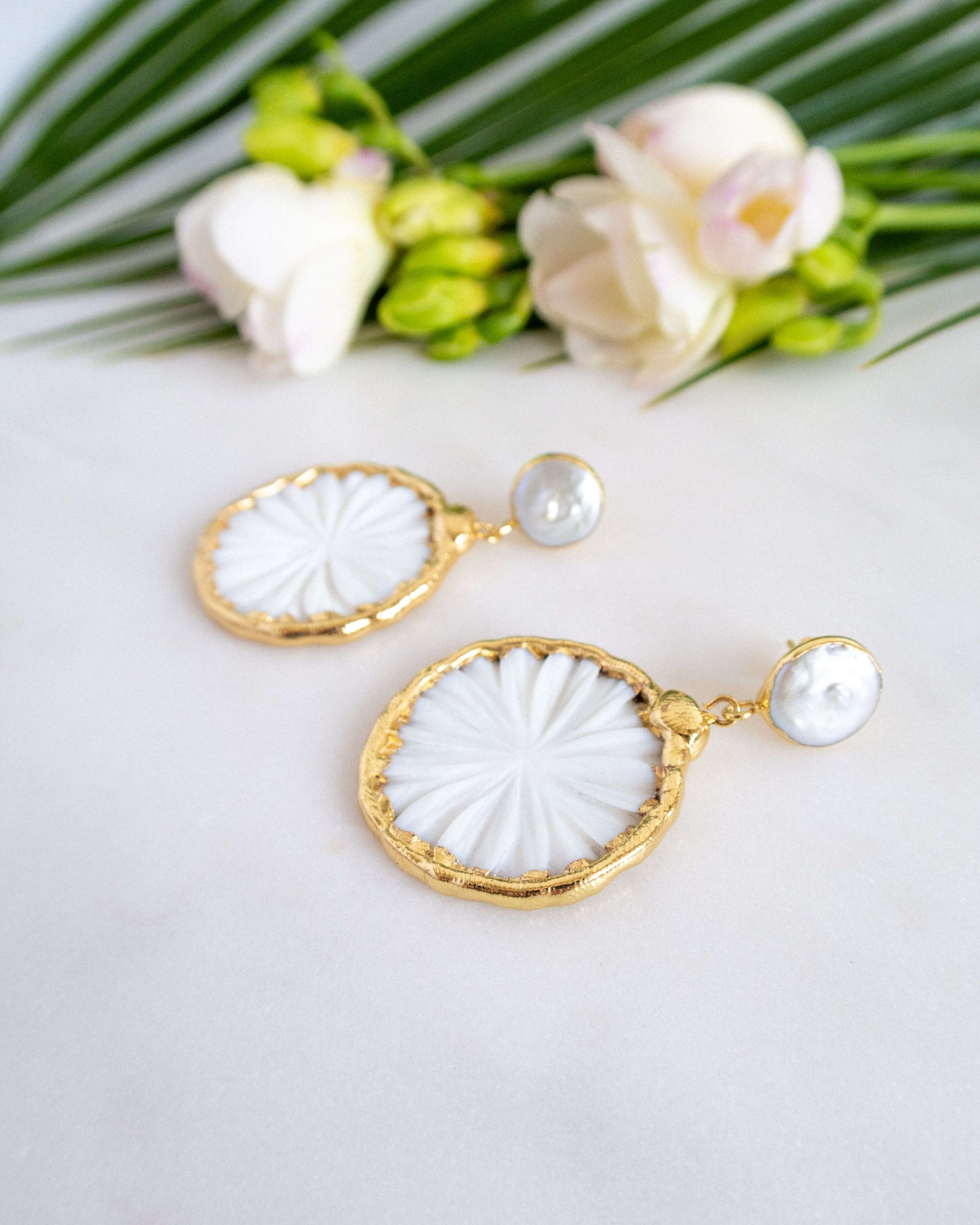 Cercei rotunzi sidef de scoica love and stars jewels