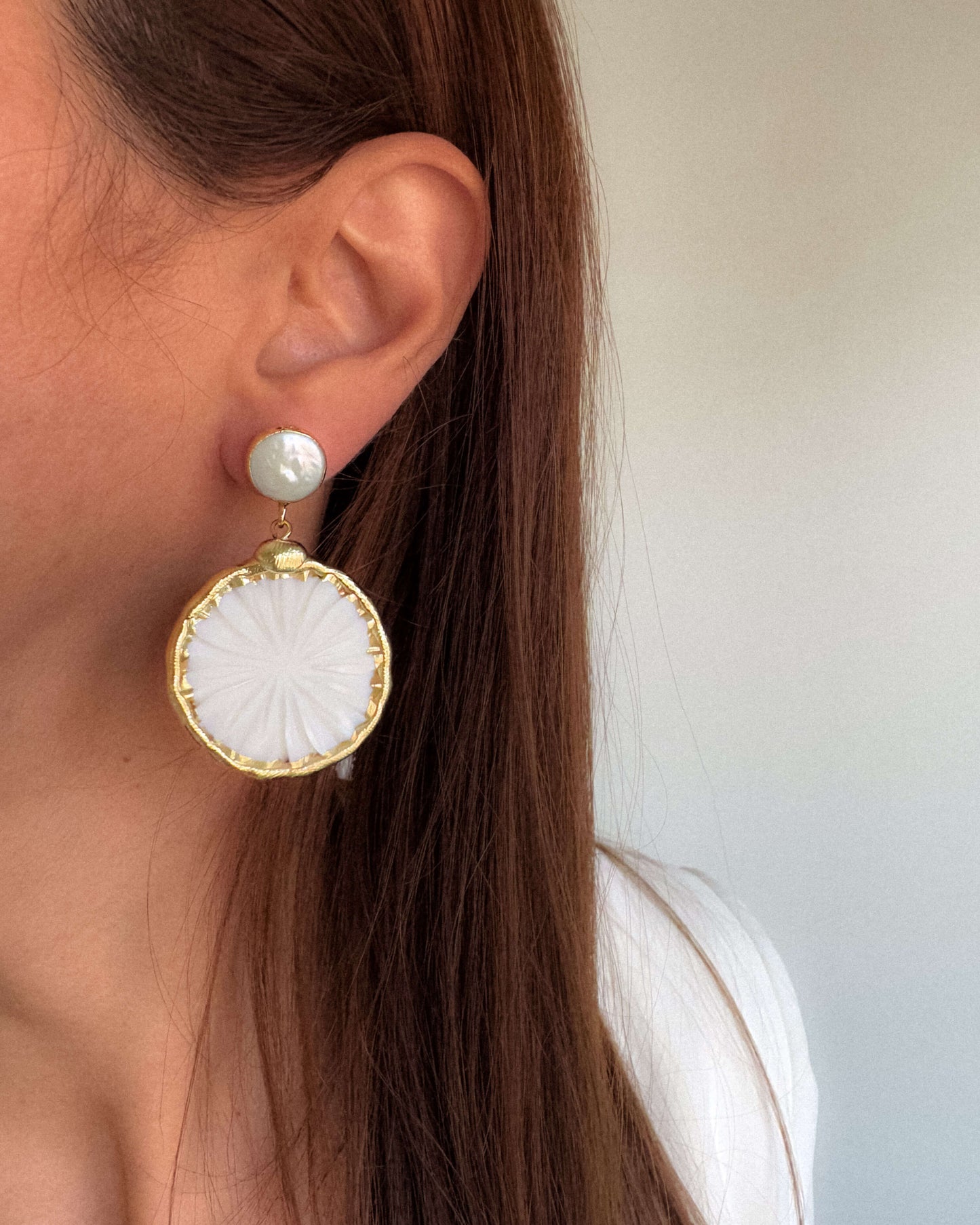 Cercei rotunzi sidef de scoica love and stars jewels