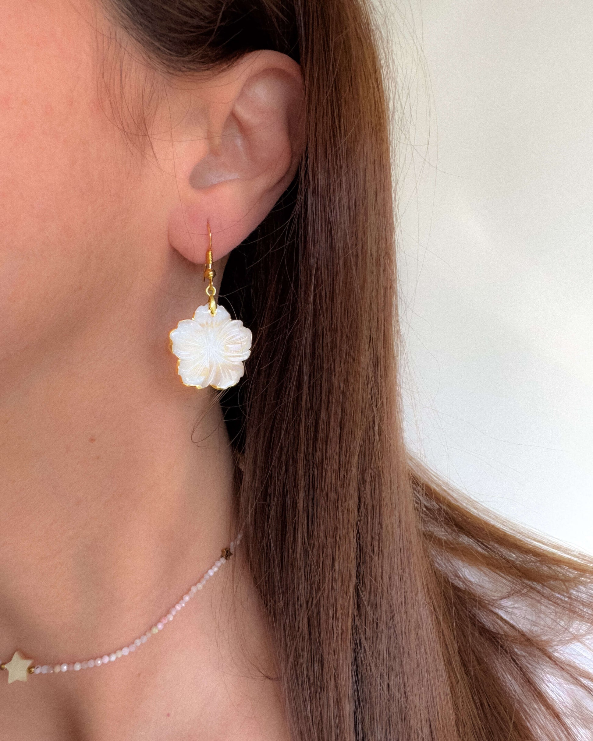 Cercei foarte ușori cu floare din sidef de scoică cadou pentru iubita love and stars jewels