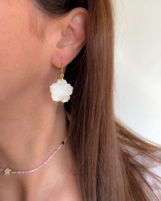 Cercei foarte ușori cu floare din sidef de scoică cadou pentru iubita love and stars jewels