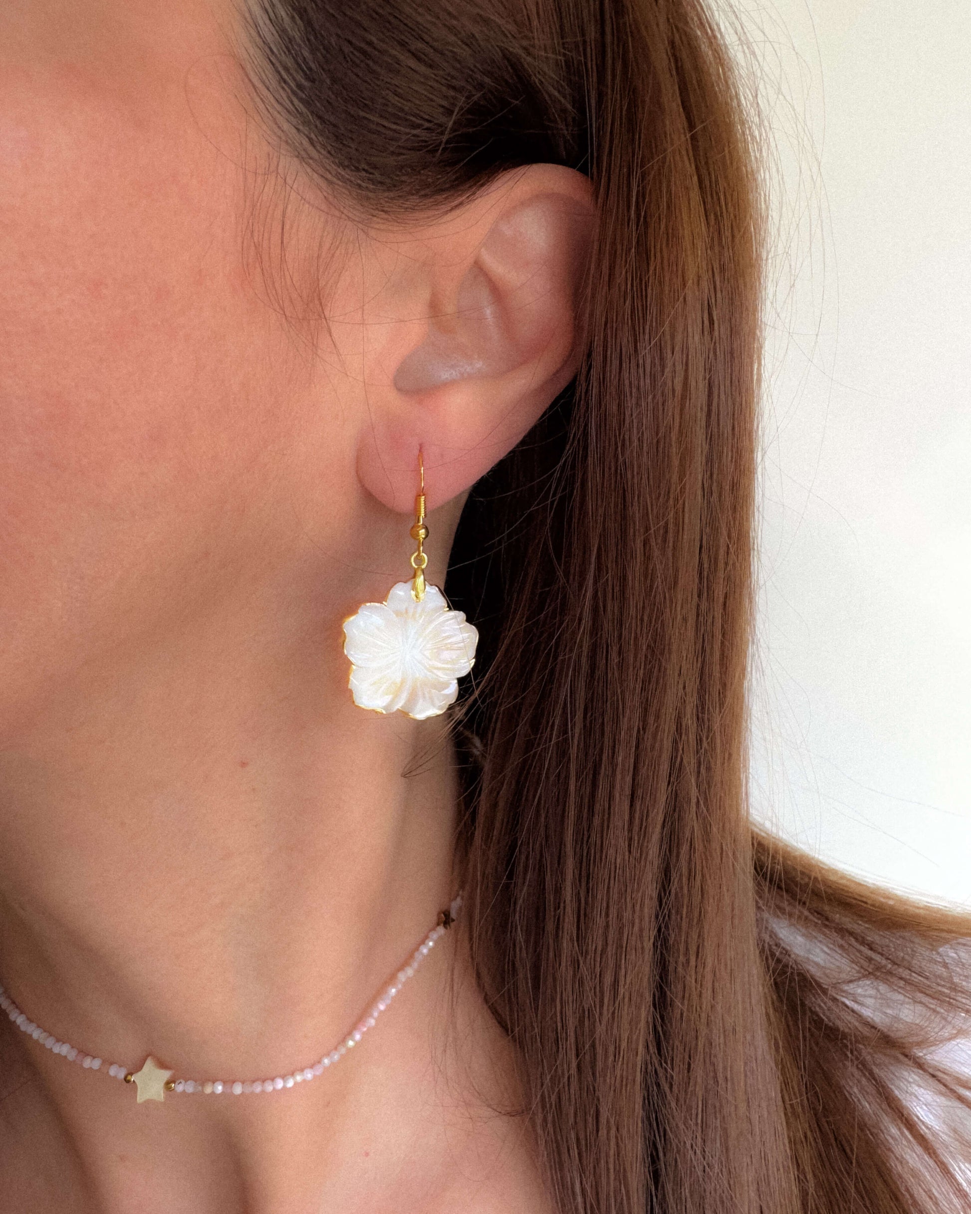 Cercei foarte ușori cu floare din sidef de scoică cadou pentru iubita love and stars jewels