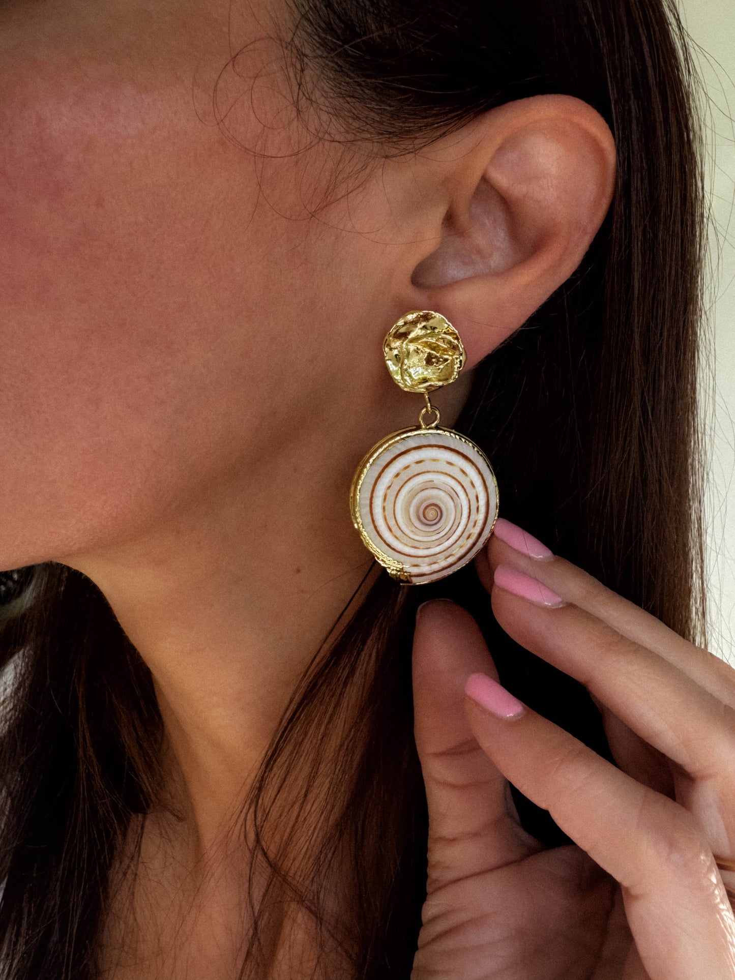 cercei pentru vara cercei usori din scoici naturale love and stars jewels