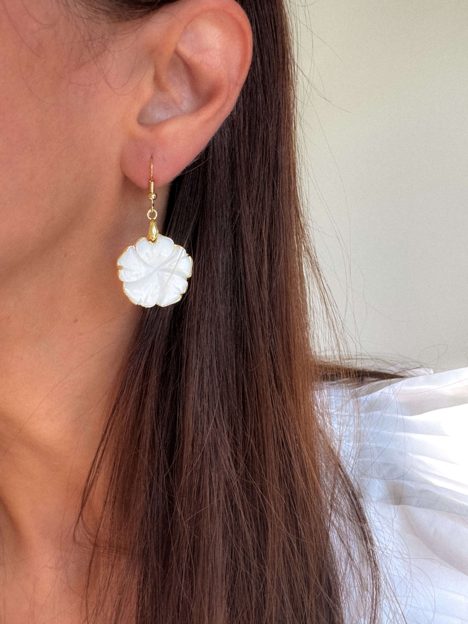 Cercei foarte ușori cu floare din sidef de scoică cadou pentru iubita love and stars jewels