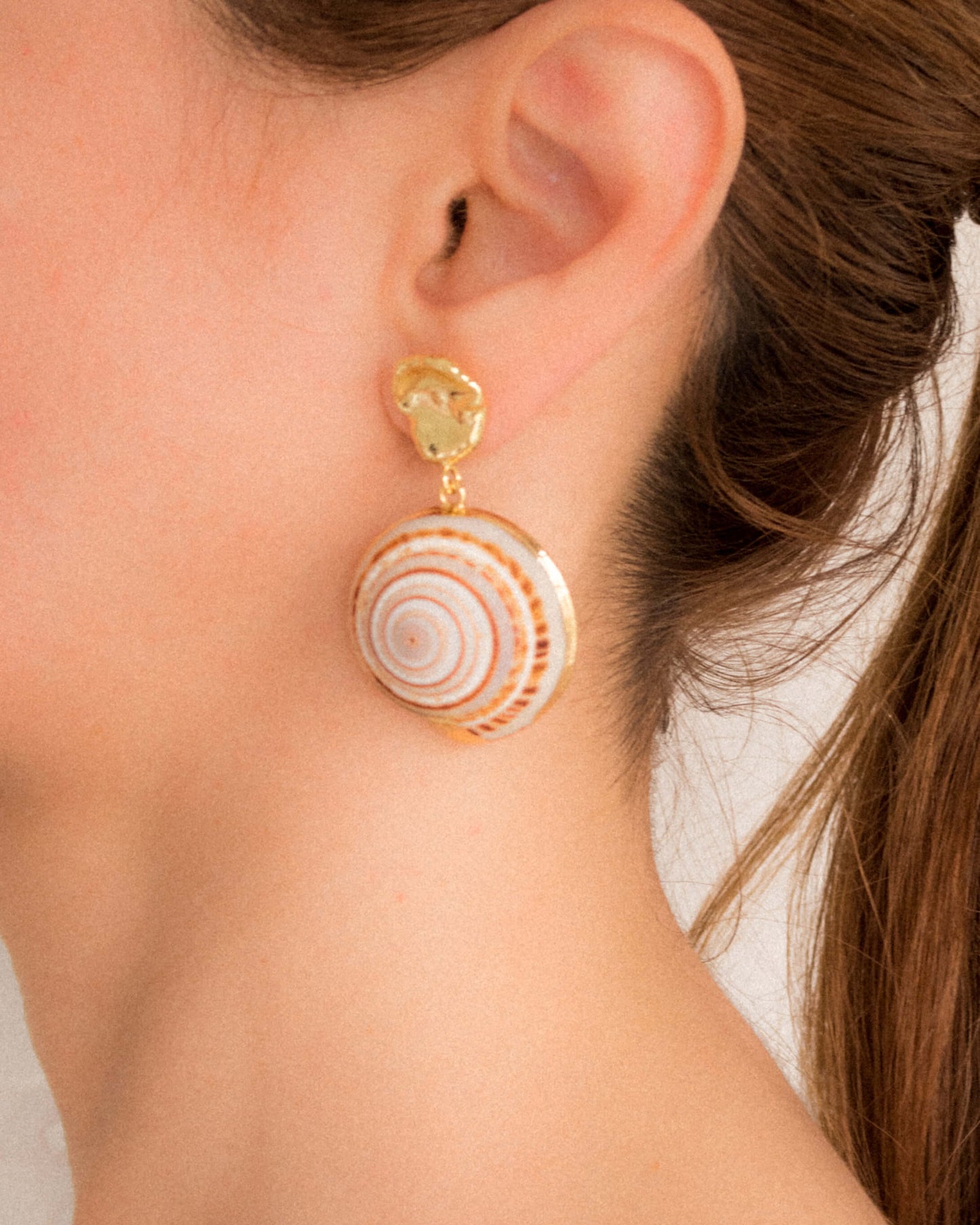 REBECCA natural shell earrings