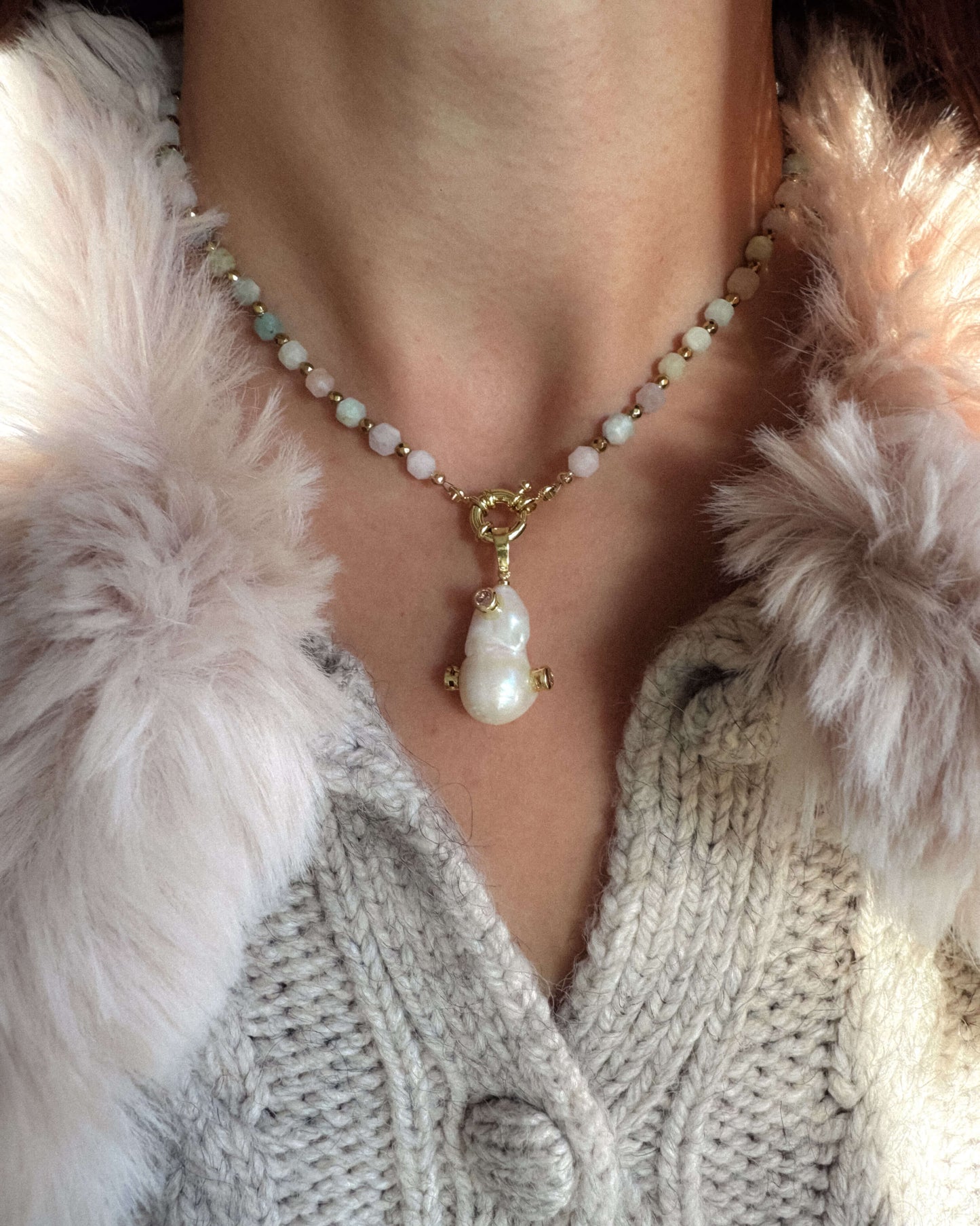 Colier morganit pandant perlă naturală baroc